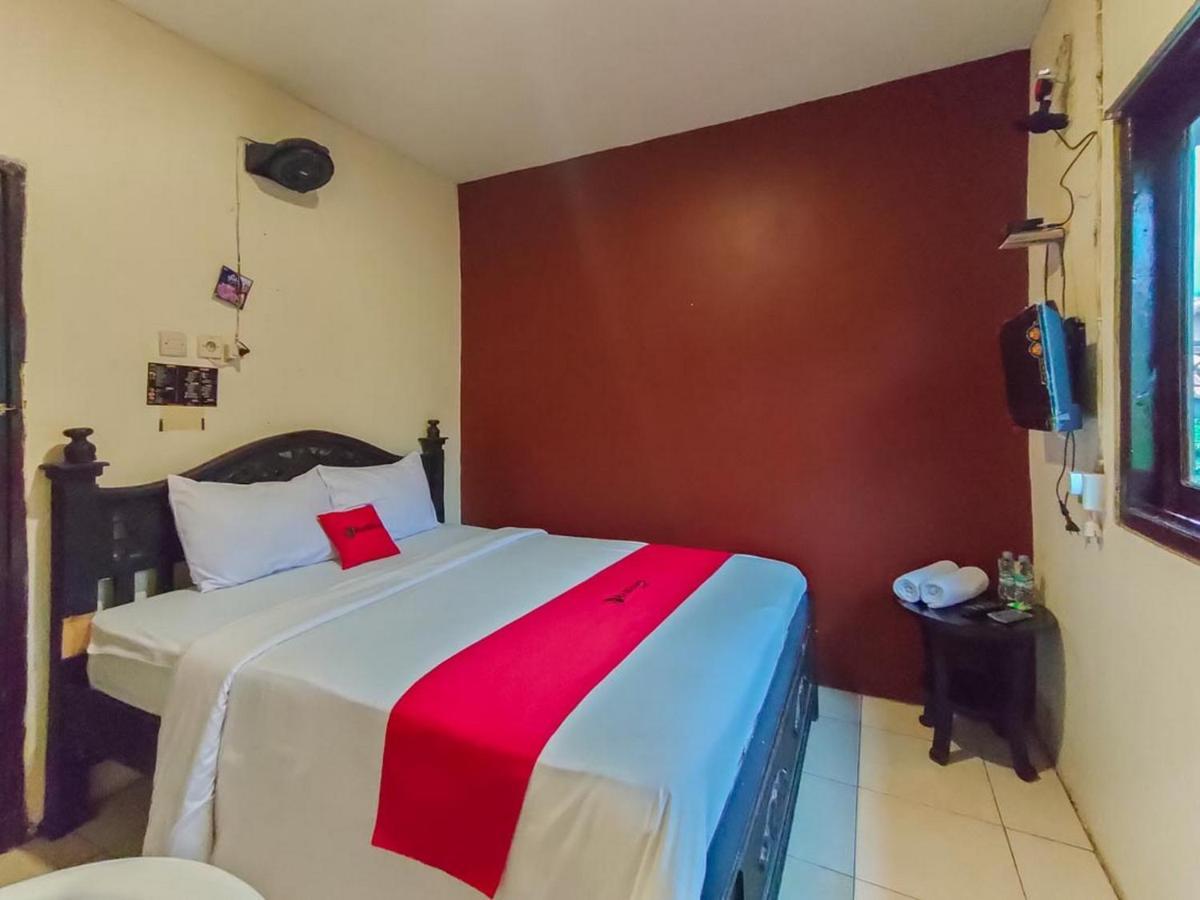 Hotel Reddoorz At Pacet 2*